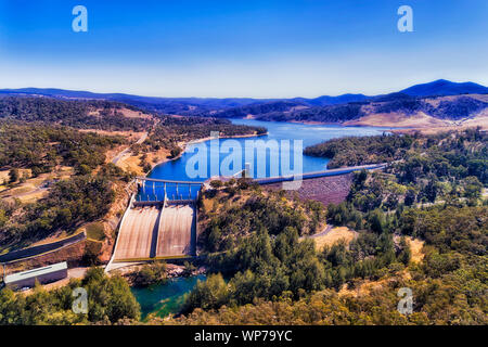 Catchment of fresh water by Hydro energy plant generating electrisity on Coxs RIver and forming Lake Lyell in Blue mountains of Australia in elevated Stock Photo