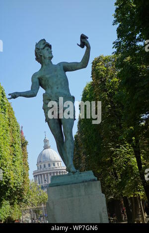 Der Jardin du Luxembourg ist ein früher königlicher, heute staatlicher Schlosspark im Pariser Quartier Latin mit einer Fläche von 26 Hektar. Die Anlag Stock Photo