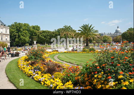 Der Jardin du Luxembourg ist ein früher königlicher, heute staatlicher Schlosspark im Pariser Quartier Latin mit einer Fläche von 26 Hektar. Die Anlag Stock Photo