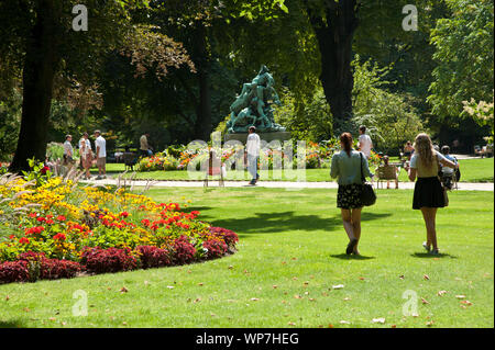 Der Jardin du Luxembourg ist ein früher königlicher, heute staatlicher Schlosspark im Pariser Quartier Latin mit einer Fläche von 26 Hektar. Die Anlag Stock Photo