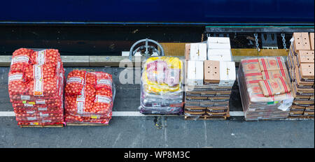 Alaska cruise ship loading hi-res stock photography and images - Alamy