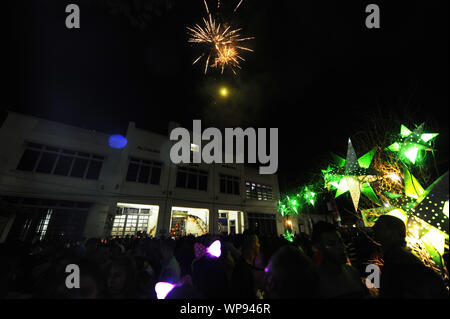 Ahuachapan, El Salvador. 8th Sep, 2019. Fireworks go off in Ahuachapan. In the town of Ahuachapan, people come together to celebrate the eve of the birth of Virgin Mary. For 169 years, people light the streets of Ahuachapan with lanterns, now hundreds of locals and tourist take part in this tradition. Credit: Camilo Freedman/ZUMA Wire/Alamy Live News Stock Photo