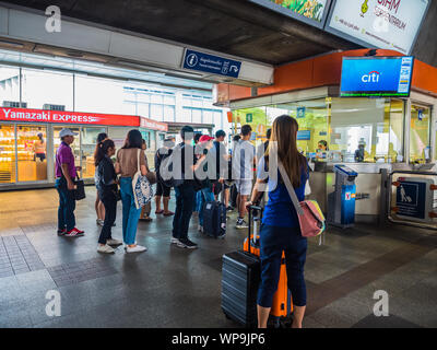 BANGKOK, THAILAND - MAY 6,2017 : Unidentified  passengers waiting for coin change at BTS Skytrain Phayathai Station on May 6, 2017 in Bangkok, Thailan Stock Photo