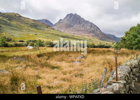 Tryfan mountain in the Ogwen Valley, Snowdonia National Park, North Wales, UK Stock Photo
