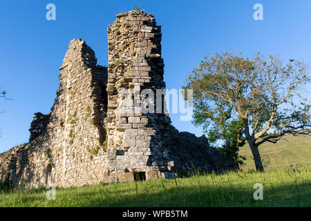 The ruins of Pendragon Castle, reputed home of the father of King Arthur, on the banks of the River Eden in Mallerstang, Cumbria, UK. Stock Photo