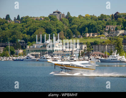 SEATTLE, WASHINGTON STATE, USA - MAY 2007: Float plane operated by Kenmore Air taking off from Lake Union near the city centre of Seattle Stock Photo