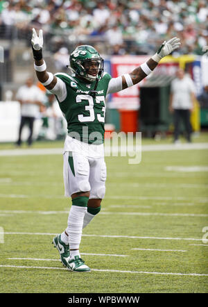 October 8, 2018 - East Rutherford, New Jersey, U.S. - New York Jets strong  safety Jamal Adams (33) gets the crowd into the game during a NFL game  between the Denver Broncos