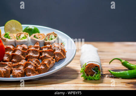 food yemek adiyaman fast food taksim oses gazi komagen çiğköfte Stock Photo