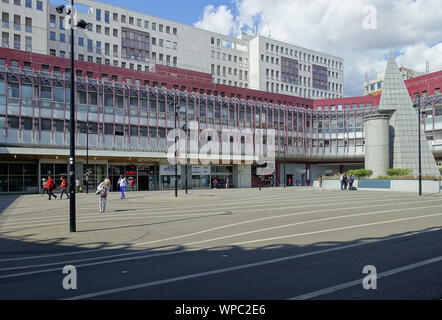 Saint-Quentin-en-Yvelines ist eine in den 1970er-Jahren angelegte „Neue Stadt“ im Département Yvelines in der Region Île-de-France, rund 30 km südwest Stock Photo