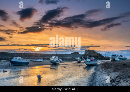 Bude, North Cornwall, England. Sunday 8th September 2019. UK Weather. After a warm and sunny day in the West of England, the breeze drops and the clouds gather as the sun sets over the breakwater and little harbour at Bude in North Cornwall. Terry Mathews/Alamy Live News. Stock Photo