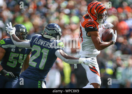 Cincinnati Bengals cornerback Tre Flowers (33) runs for the play during an  NFL football game against the Baltimore Ravens, Sunday, Jan. 8, 2023, in  Cincinnati. (AP Photo/Emilee Chinn Stock Photo - Alamy