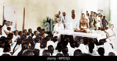 Mahatma Gandhi addressing pupils of missionary school, Madras, Tamil Nadu, India, Asia, 1927 Stock Photo