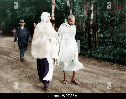 Mahatma Gandhi walking with Mirabehn at Villeneuve Montreux, Switzerland, December 9, 1931, old vintage 1900s picture Stock Photo