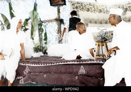 Mahatma Gandhi with Mirabehn and visitor, India, Asia, 1934 Stock Photo