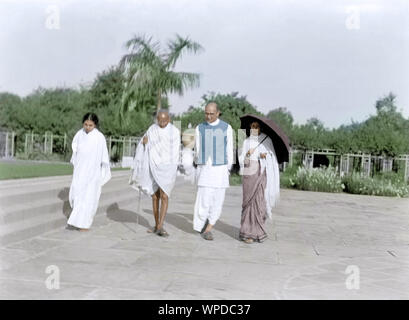 Dr Sushila Nayar, Mahatma Gandhi and others walking, New Delhi, India, Asia, 1939 Stock Photo