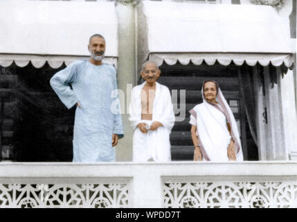 Abdul ghaffar Khan, Mahatma Gandhi and Kasturba standing balcony, Mumbai, India, Asia, 1940 Stock Photo
