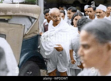 Mahatma Gandhi and Dr Sushila Nayar entering car, India, Asia, 1940 Stock Photo