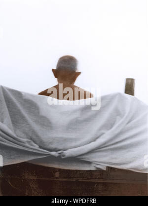 Mahatma Gandhi at evening prayer, Mumbai, Maharashtra, India, Asia, May 1944 Stock Photo