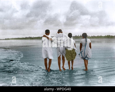 Mahatma Gandhi with associates walking on Juhu Beach, Bombay, Mumbai, Maharashtra, India, Asia, May 1944 Stock Photo