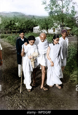 Mahatma Gandhi walking with Dr Sushila Nayar and Abha Gandhi, India, Asia, July 1944 Stock Photo