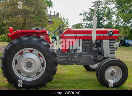 Massey Ferguson 165 Hi Res Stock Photography And Images Alamy