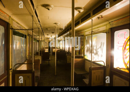 Paris, Metro, alte Züge - Paris, Metro, Old Trains Stock Photo