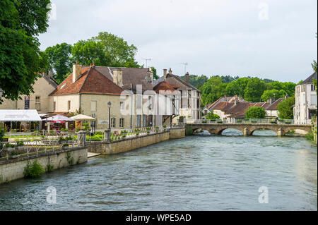 Essoyes (north-eastern France): village located on the banks of the Ource river, a tributary of the River Seine. Village of Pierre-Auguste Renoir’s fa Stock Photo