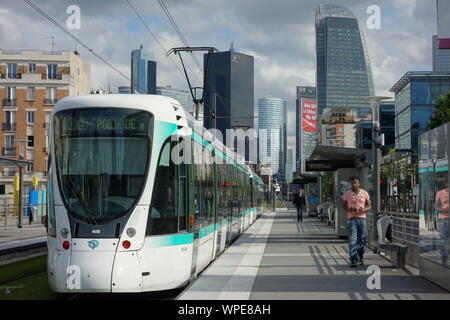 Paris Tramway Linie T2 Faubourg de l Arche Stock Photo Alamy