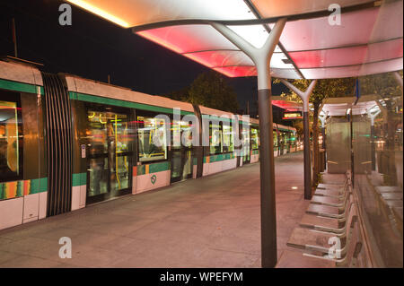 Paris, Straßenbahn T3 auf den Boulevard des Maréchaux - Paris, Tramway T3 at Boulevard des Maréchaux Stock Photo