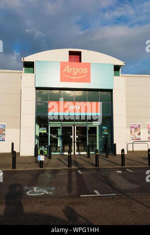 Argos Extra store / shop in Reading Berkshire. Forbury Retail Park, Kenavon Dr, Reading RG1 3HS. UK. (113) Stock Photo