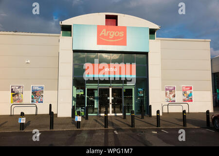 Argos Extra store / shop in Reading Berkshire. Forbury Retail Park, Kenavon Dr, Reading RG1 3HS. UK. (113) Stock Photo