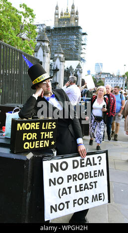 London, UK. 04th Sep, 2019. An anti-Brexit demonstrator stands before the British Parliament. Credit: Waltraud Grubitzsch/dpa-Zentralbild/ZB/dpa/Alamy Live News Stock Photo