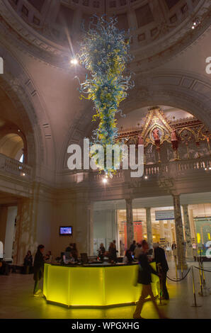 Glass chandelier in the lobby of the V & A Museum