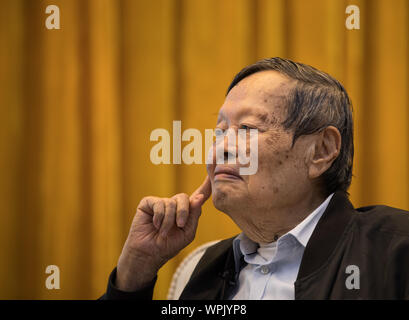 (190909) -- BEIJING, Sept. 9, 2019 (Xinhua) -- Yang Chen-ning, a Nobel prize-winning physicist, listens to questions raised by a student at the opening ceremony of the first CAS-Leopoldina Joint Conference in Beijing, capital of China, Sept. 9, 2019. The Chinese Academy of Sciences (CAS) and the German Academy of Sciences Leopoldina signed the Beijing Declaration on Monday at the opening ceremony of the first CAS-Leopoldina Joint Conference 'Science for Future: All Starts with Basic Research,' pledging to step up basic research and promote communication among young researchers from the two cou Stock Photo