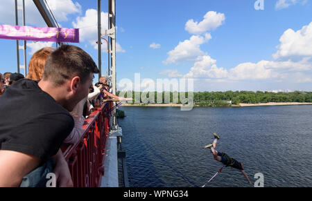 Kiev, Kyiv: bungee jumping, river Dnipro (Dnieper), Parkovy (Pedestrian) Bridge to Trukhaniv Island in , Kyiv, Ukraine Stock Photo