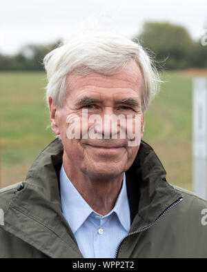 09 September 2019, Brandenburg, Nauen Ot Ribbeck: Michael Otto, Chairman of the Michael Otto Environmental Foundation, stands on the grounds of the Havellandhof in Ribbeck. The farm is one of ten demonstration farms of the F.R.A.N.Z. project (For resources, agriculture and nature conservation with a future). The project aims to demonstrate that agriculture is compatible with biodiversity conservation. Under the motto 'Together for more diversity in the agricultural landscape', ten demonstration farms throughout Germany are researching efficient biodiversity measures that can also be implemente Stock Photo