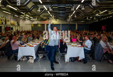 TV wine expert Olly Smith leads an attempt to break the Guinness World Record for the largest ever recorded sommelierie lesson, with over 330 participants at London's Kia Oval this evening, marking the launch of the Wine & Spirit Education Trust's first ever Wine Education Week at The Kia Oval, London. PA Photo. Picture date: Monday September 9, 2019. Having awarded nearly one million wine lovers one of its qualifications since it was founded in 1969, the Wine & Spirit Education Trust (WSET), the largest global provider of wine and spirits qualifications, is marking its milestone 50th annivers Stock Photo
