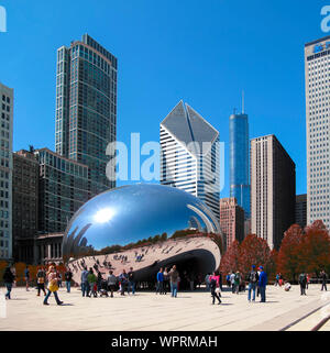 Cloud Gate (also known as the Chicago bean) by Anish Kapoor in Chicago, USA Stock Photo