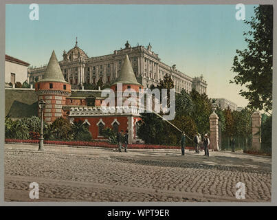 Madrid. Palacio Real desde el Paseo de San Vincente Stock Photo