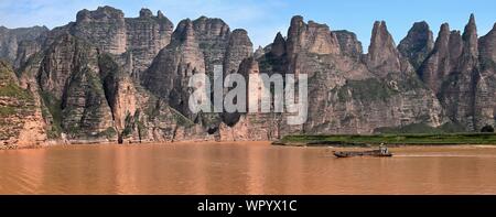 Liujiaxia Dam the picturesque place near the Bingling Cave with great rock formations along the Yellow River, Gansu province, China. Stock Photo