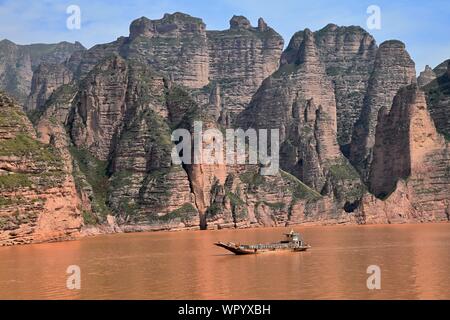 Liujiaxia Dam the picturesque place near the Bingling Cave with great rock formations along the Yellow River, Gansu province, China. Stock Photo