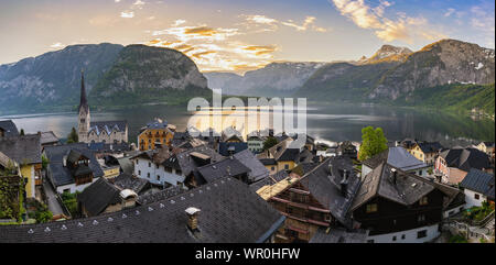 Hallstatt Austria, sunrise panorama nature landscape of Hallstatt village with lake and mountain Stock Photo