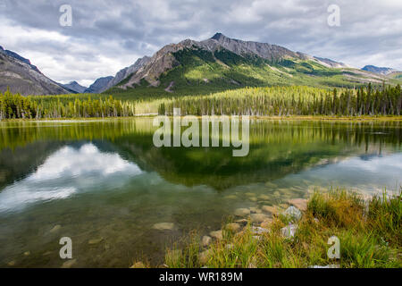 Beautiful hiking scenery of backcounty mountain lakes in the Kananskis Lakes region of Peter Lougheed Provincial Park, near Banff National Park Stock Photo