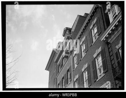 McADOO, MRS. WILLIAM GIBBS, NEE ELEANOR WILSON. BABY McADOO'S OPEN AIR BED Stock Photo