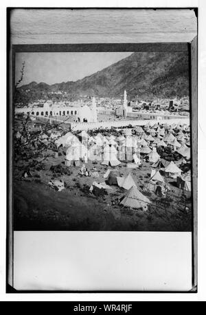 Mecca, ca. 1910. Bird's-eye view of tent city outside Kaaba Stock Photo