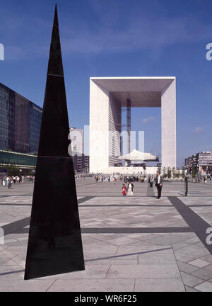 La Defense Grande Arche monument part French government