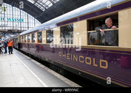 historical Rheingold train in the main station, Cologne, Germany.  historischer Rheingold Zug im Hauptbahnhof, Koeln, Deutschland. Stock Photo