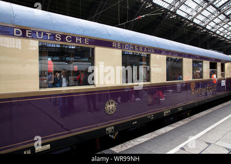 historical Rheingold train in the main station, Cologne, Germany.  historischer Rheingold Zug im Hauptbahnhof, Koeln, Deutschland. Stock Photo