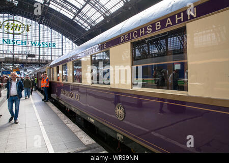 historical Rheingold train in the main station, Cologne, Germany.  historischer Rheingold Zug im Hauptbahnhof, Koeln, Deutschland. Stock Photo