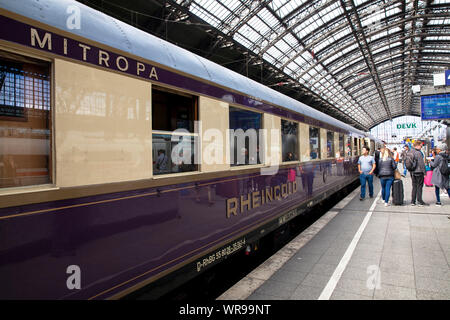 historical Rheingold train in the main station, Cologne, Germany.  historischer Rheingold Zug im Hauptbahnhof, Koeln, Deutschland. Stock Photo